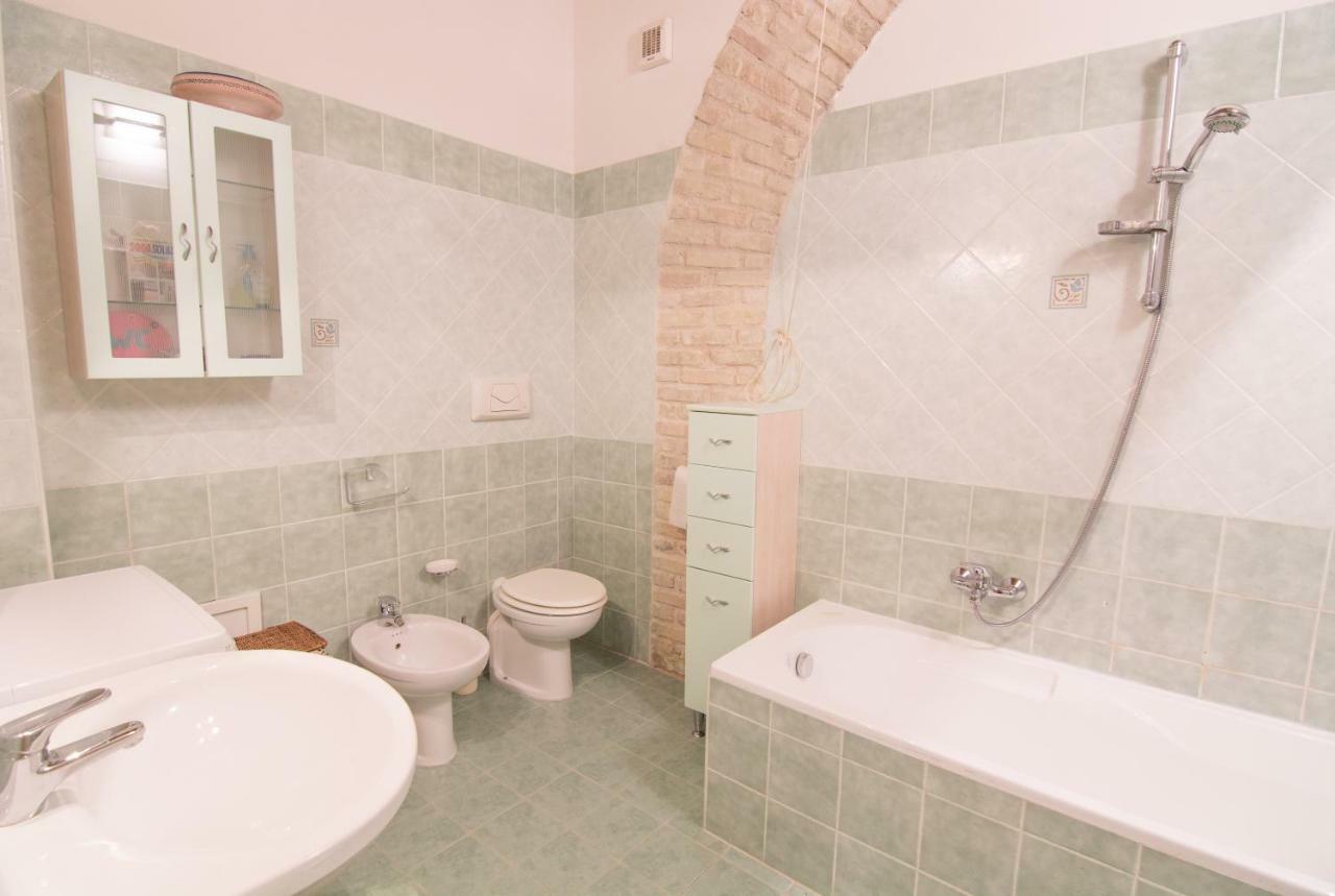 Modern Apartment In Historic Building Cagliari Exterior foto